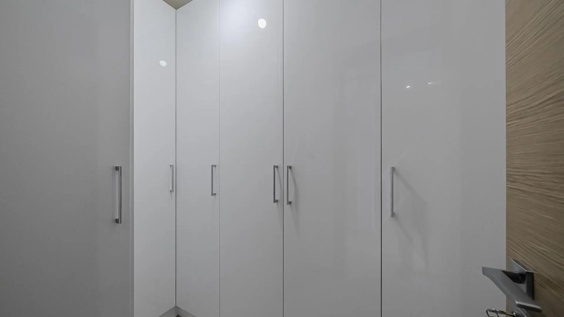 Stylish 1 Bdr Apartment In Sobha Waves Dubai United Arab Emirates