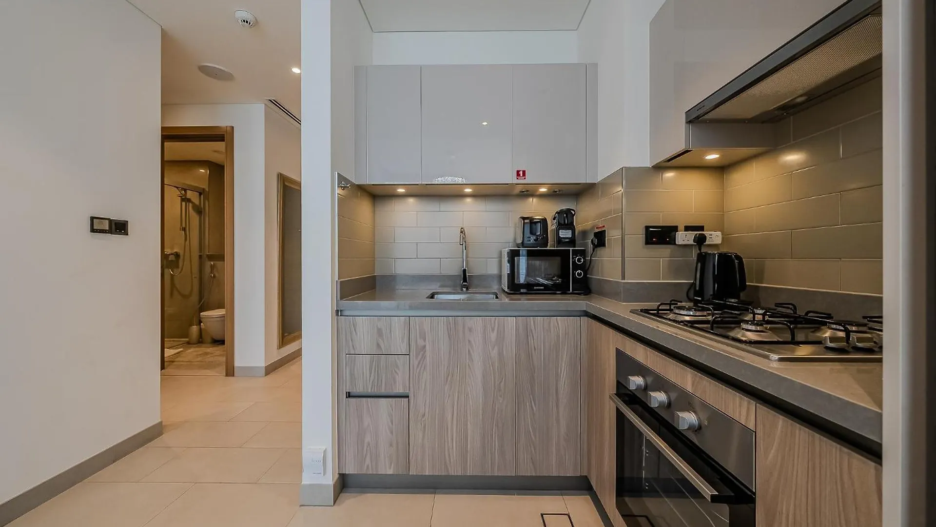 Stylish 1 Bdr Apartment In Sobha Waves Dubai 0*,