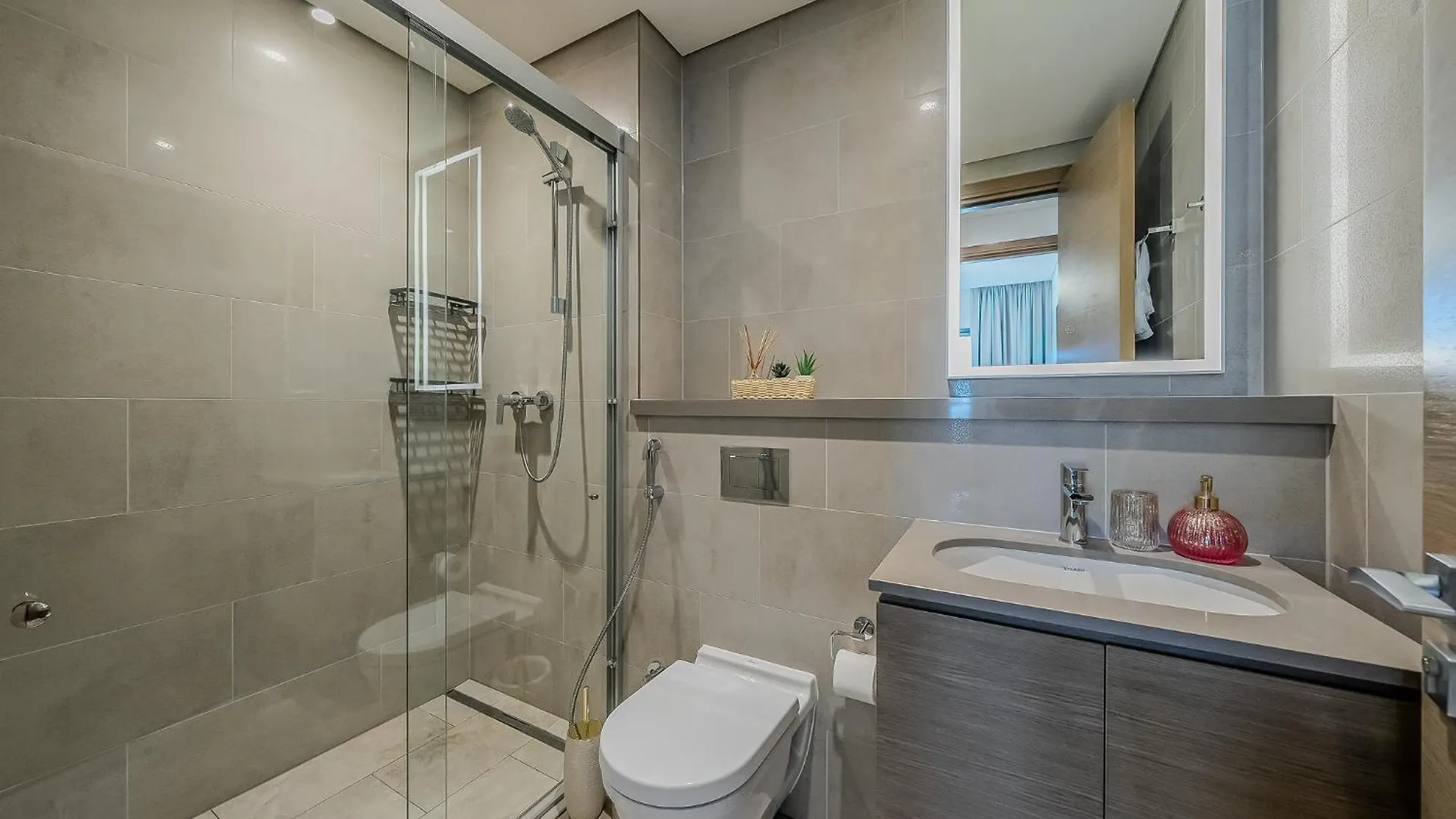 Stylish 1 Bdr Apartment In Sobha Waves Dubai