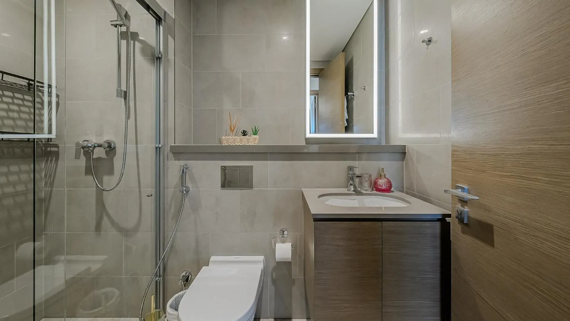 Stylish 1 Bdr Apartment In Sobha Waves Dubai