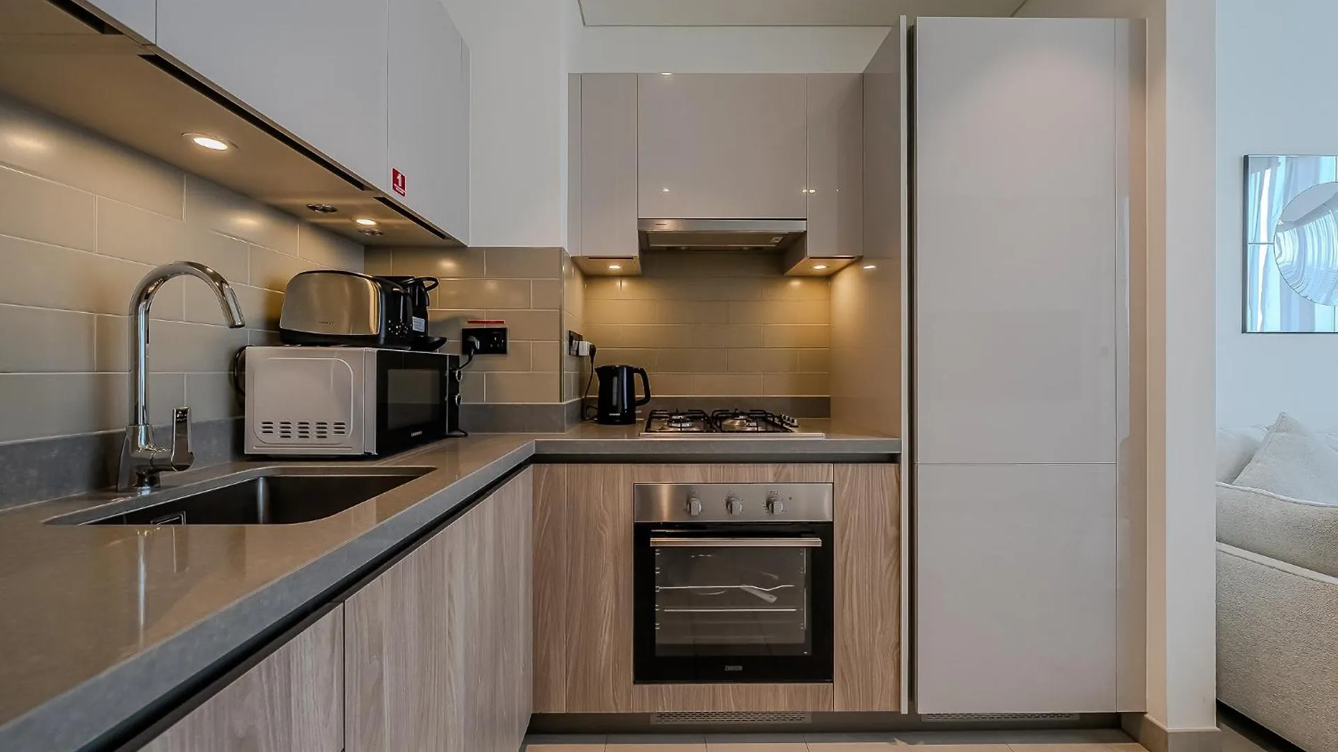 Stylish 1 Bdr Apartment In Sobha Waves Dubai